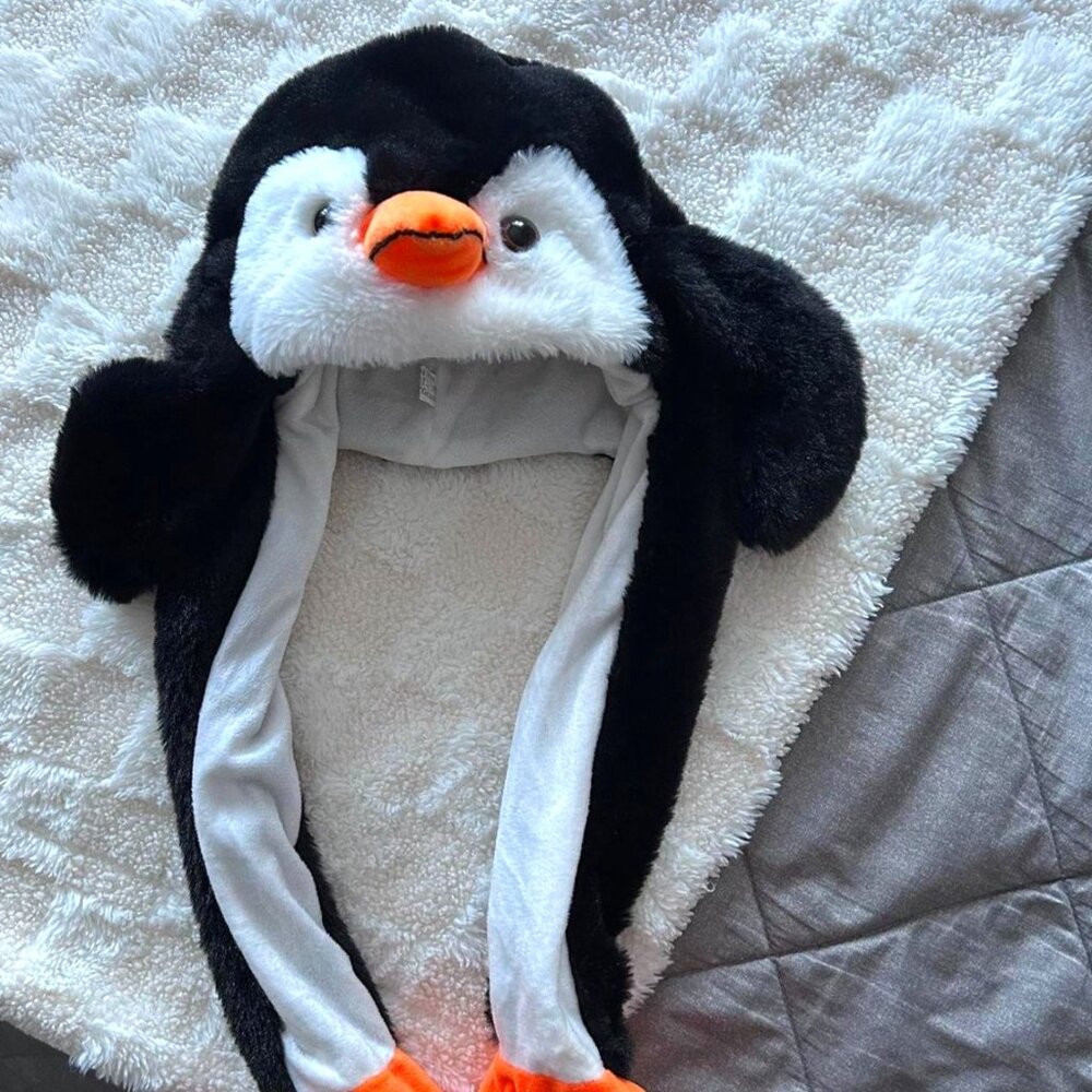 Black & white penguin hat